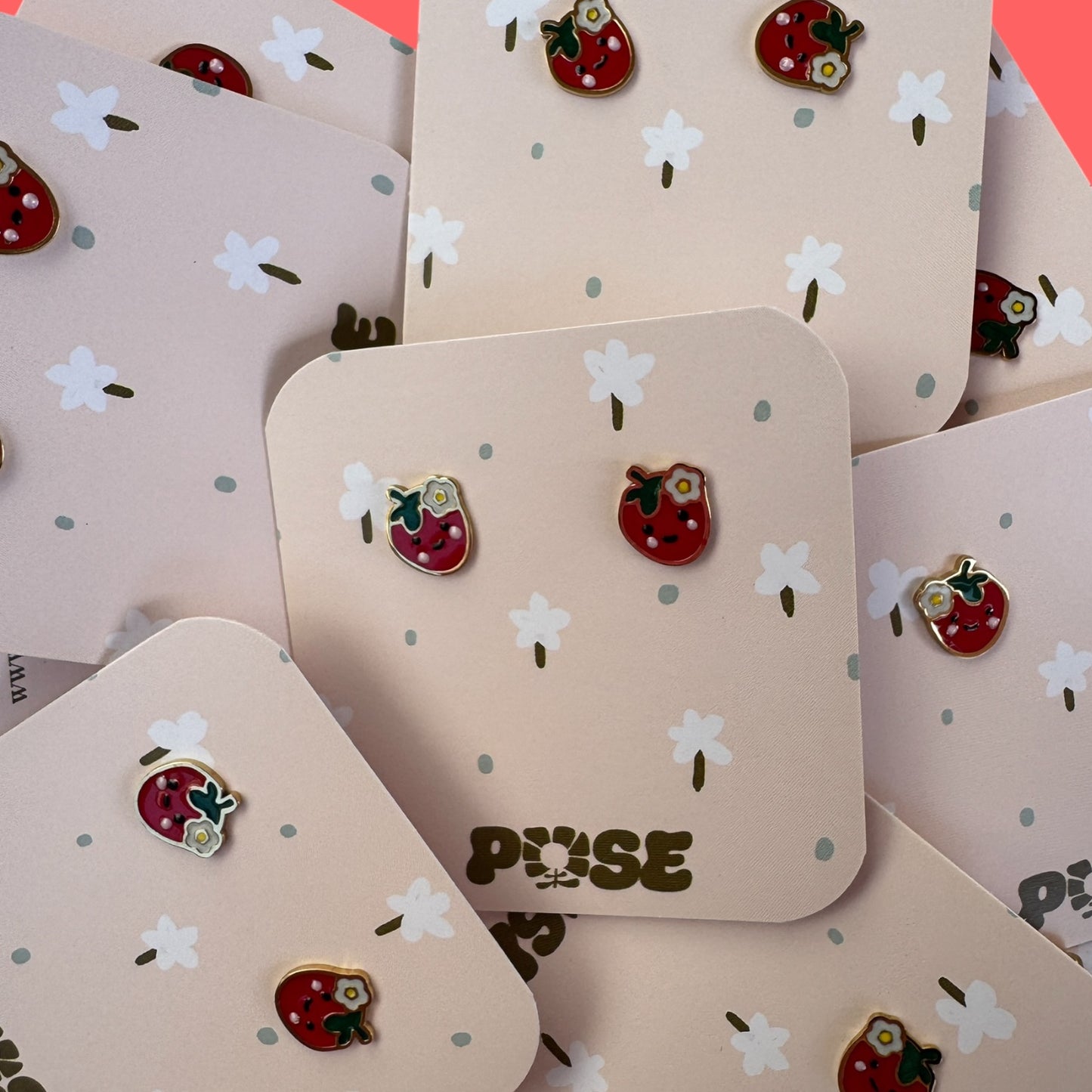 Boucles d'oreille puce Mini Fraise fleur