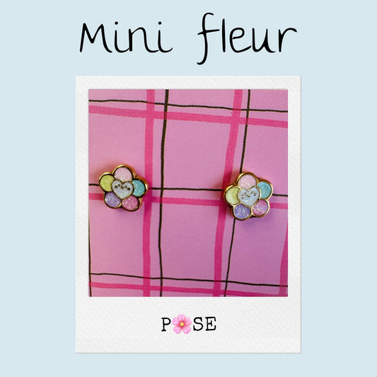 Boucles d'oreille puce Mini Fleur coeur